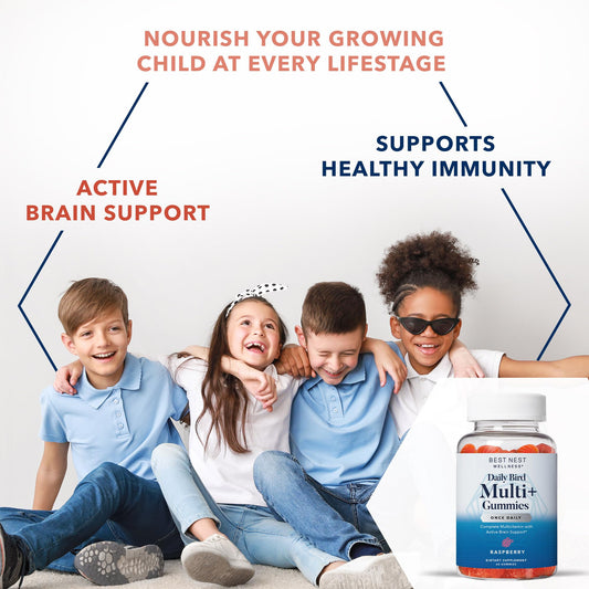 niños felices con botellas de gomitas multivitamínicas