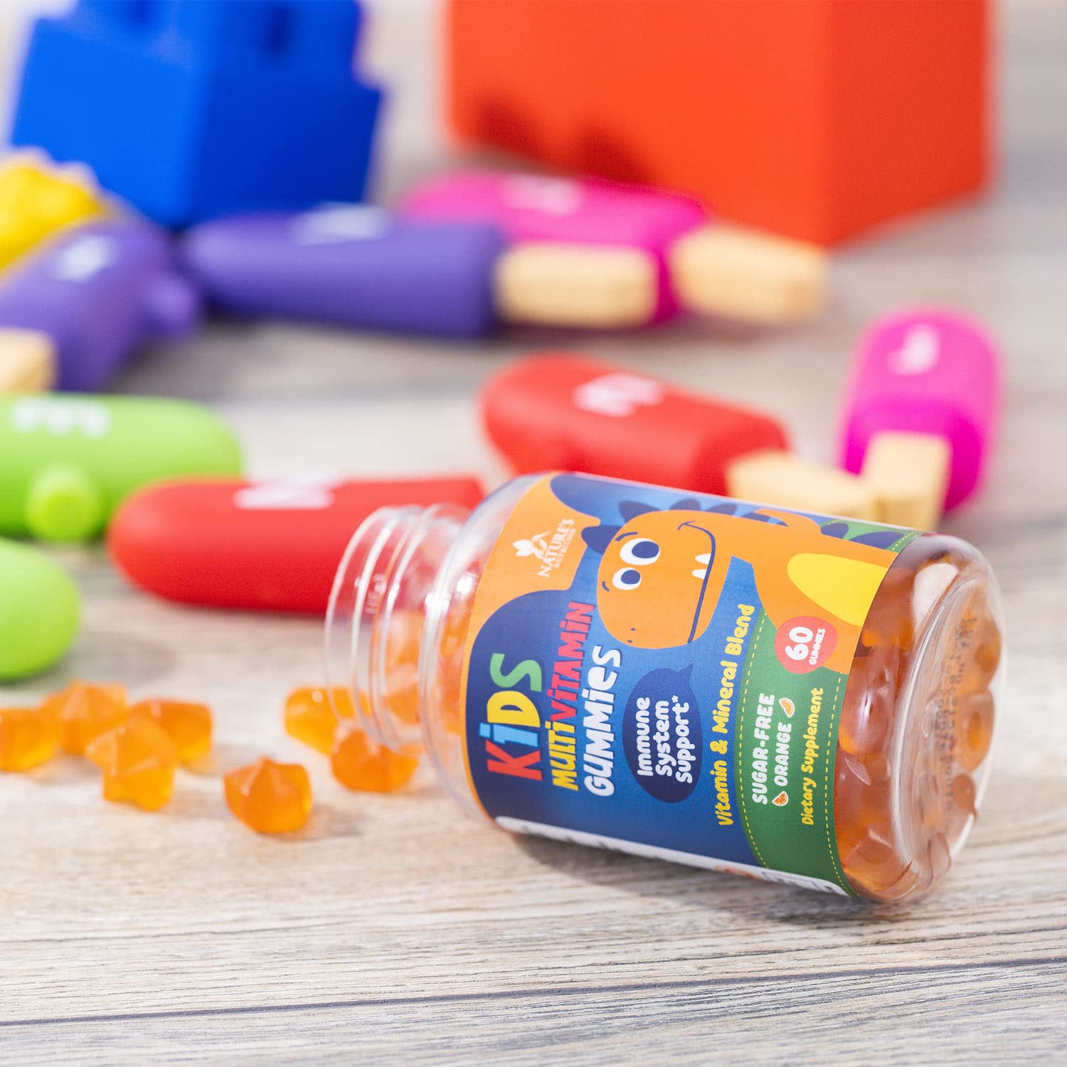 Niños disfrutando gominolas multivitamínicas sanas