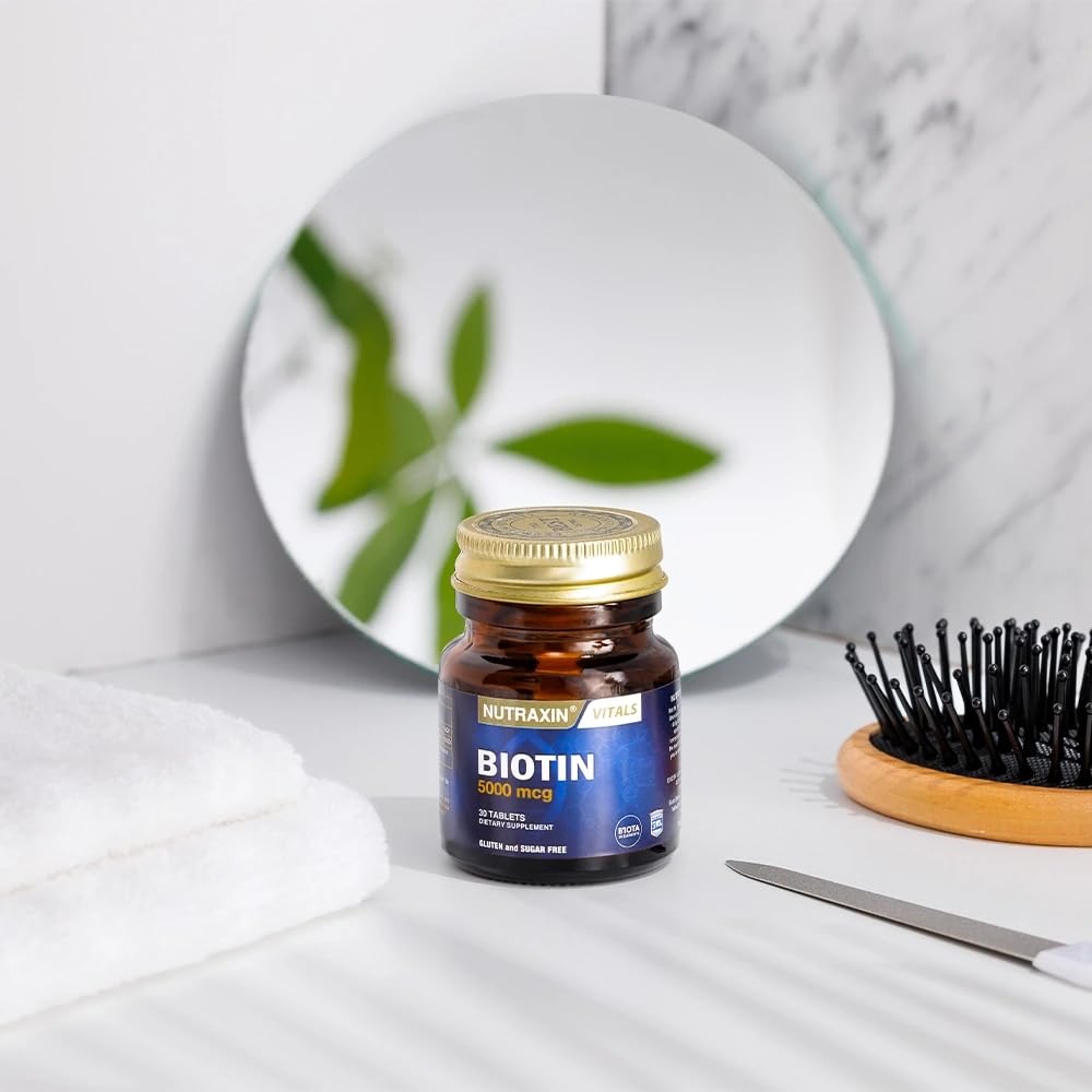 Frasco de Nutraxin Vitals Biotina 30 tabletas para belleza y bienestar