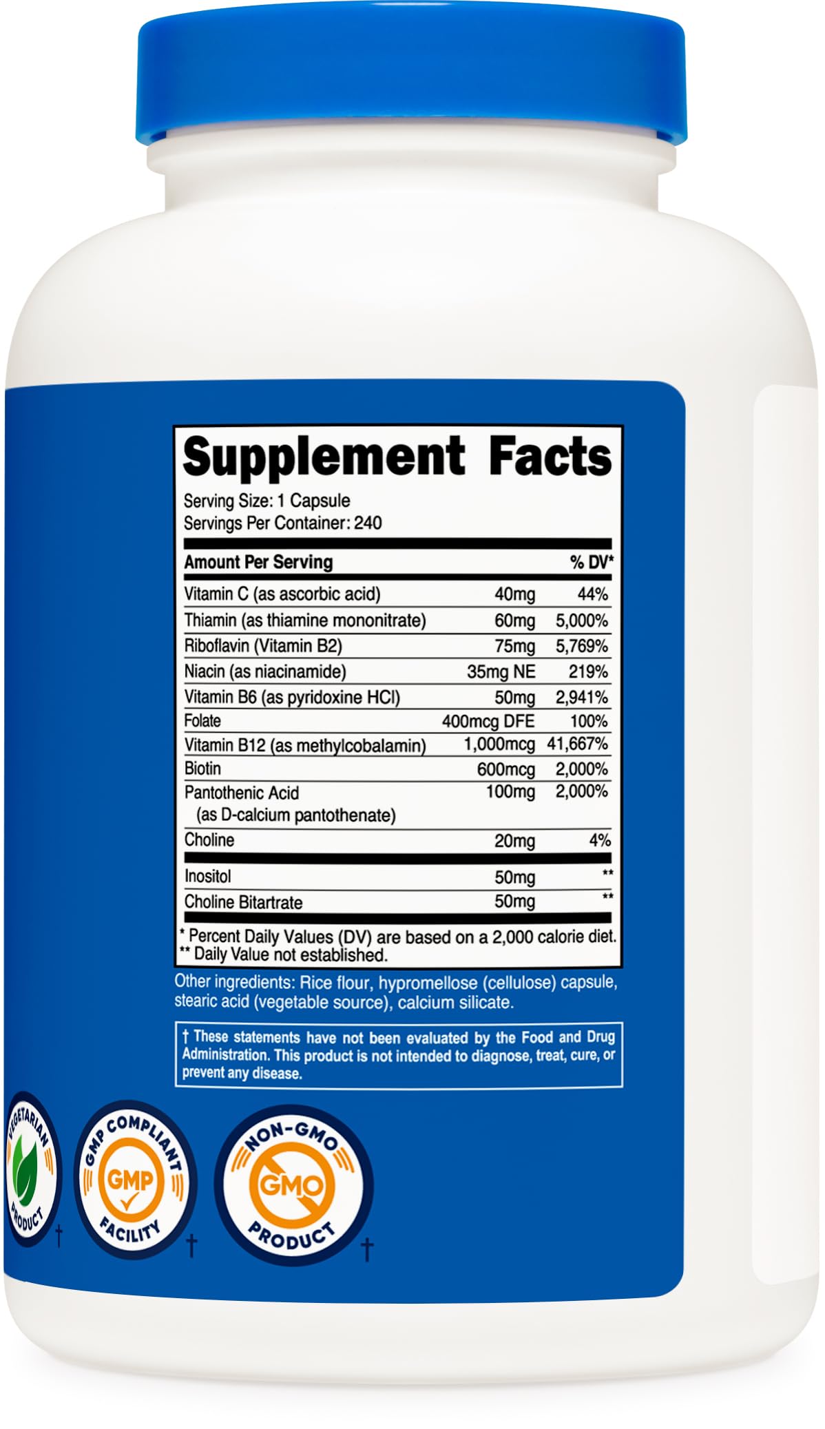 Nutricost Complejo B alta potencia cápsulas en mano