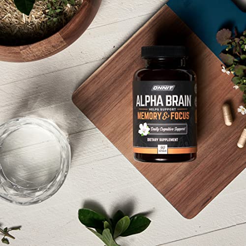 ONNIT Alpha Brain cápsulas en mano