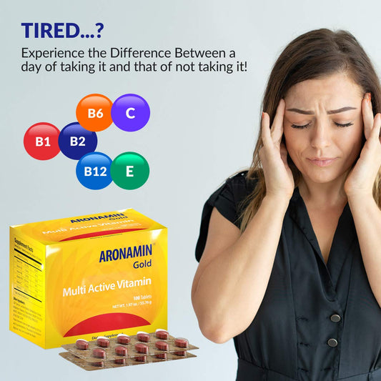 Pastillas de Aronamin Gold cerca de una mujer con síntomas de fatiga.