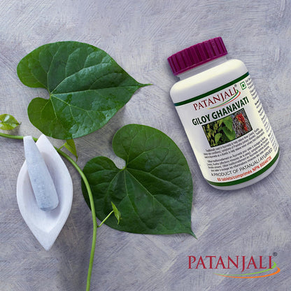 Patanjali Giloy Ghanvati fondo verde hojas