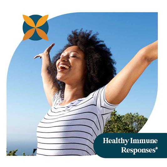 Persona disfrutando al aire libre con suplementos Pattern Wellness