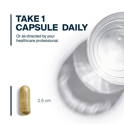 Peso de cápsula de multivitamínico Vital Nutrients junto a un vaso de agua.