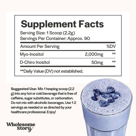 Polvo suplemento de inositol equilibrado en taza con bebida