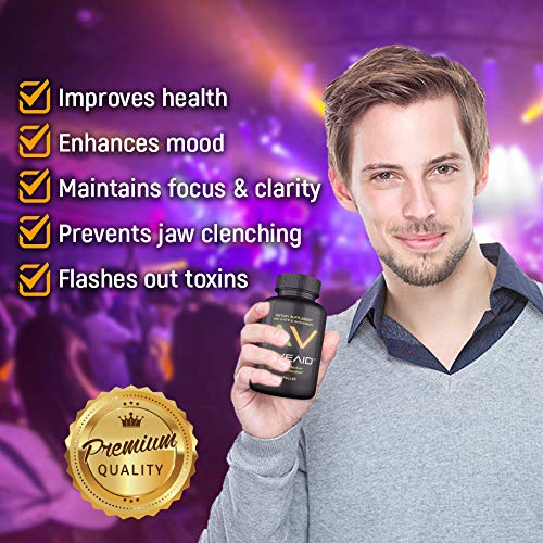 Hombre sosteniendo RaveAid premium calidad