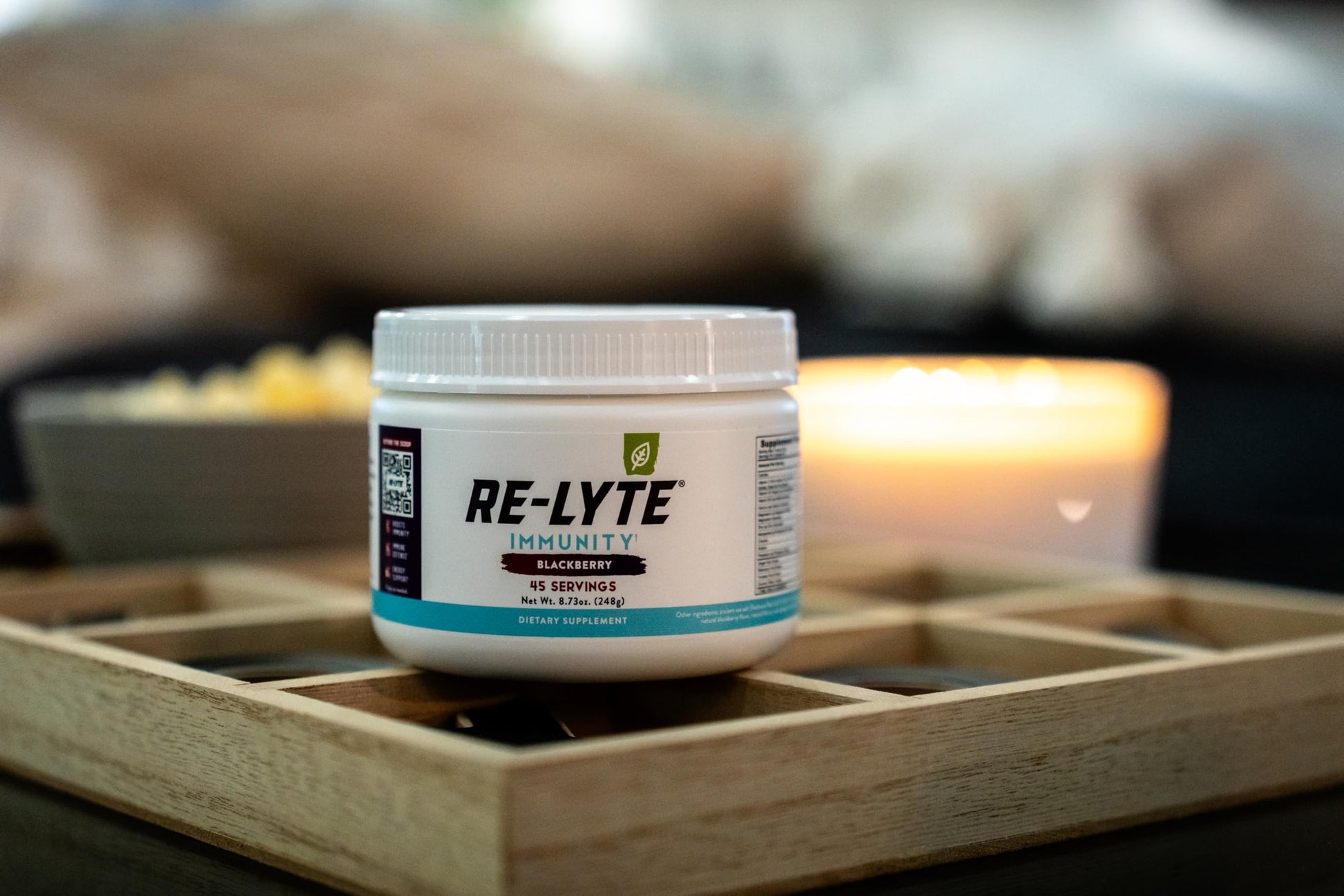 Bote de Re-Lyte Immunity sobre mesa de madera