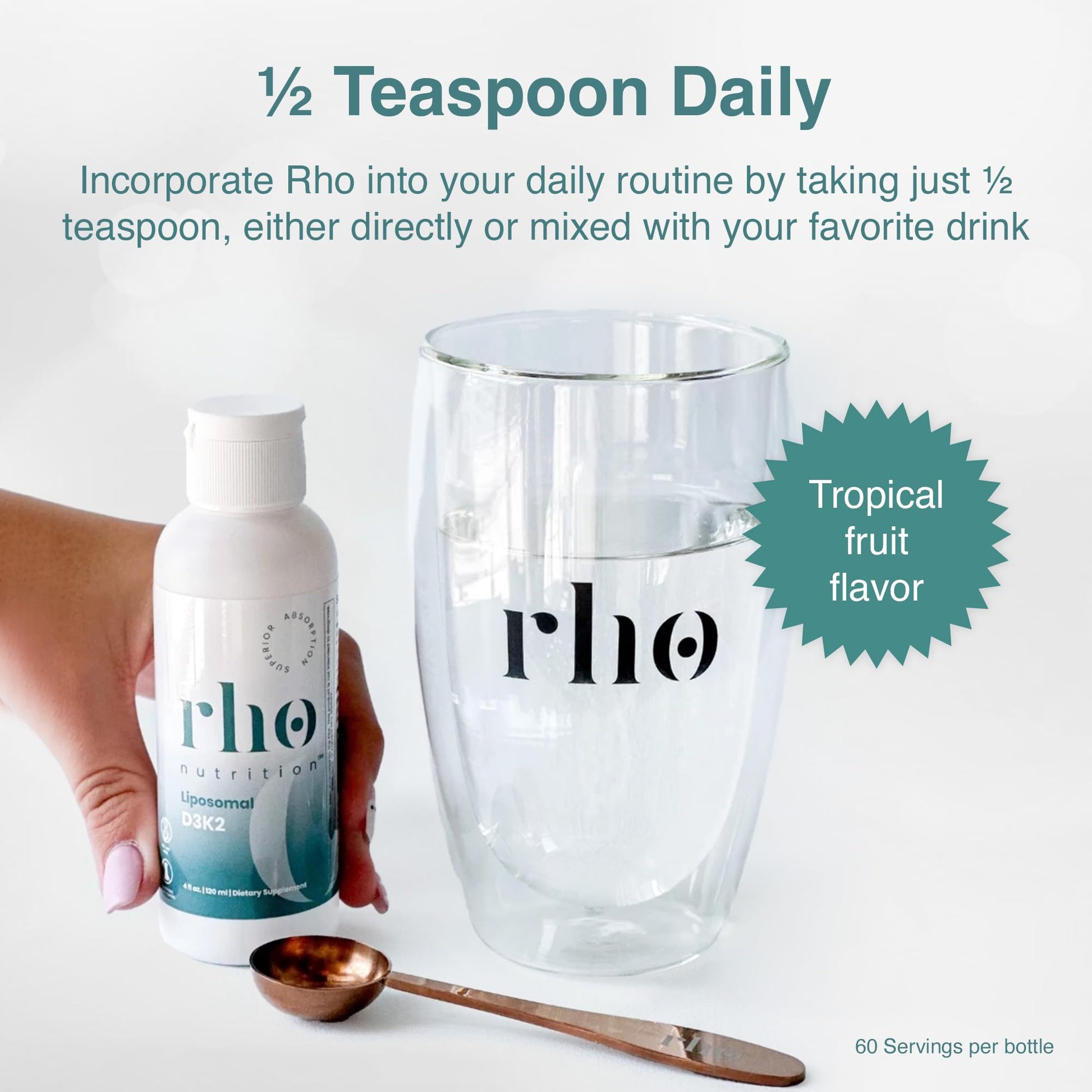 Rho Liposomal D3K2 en mano mostrando tamaño práctico para dosis diaria