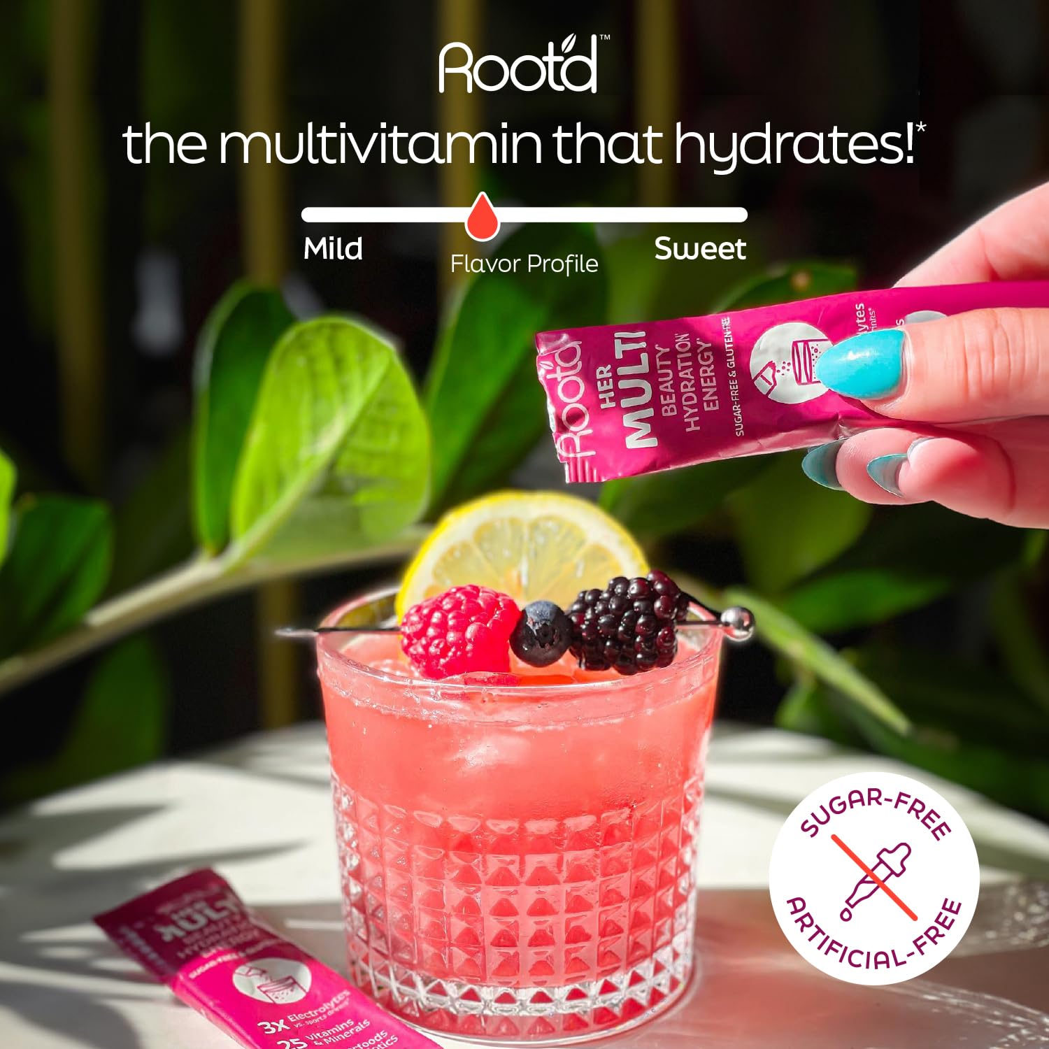 Polvo de vitaminas Root'd en bebida refrescante.