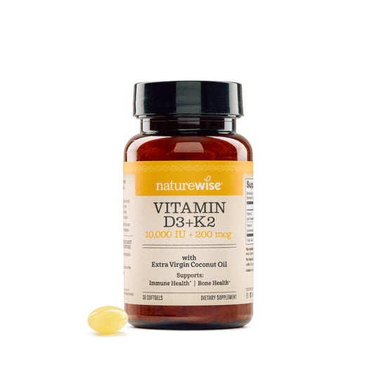 Vitaminas D3 y K2 NatureWise frasco con 30 cápsulas amarillas