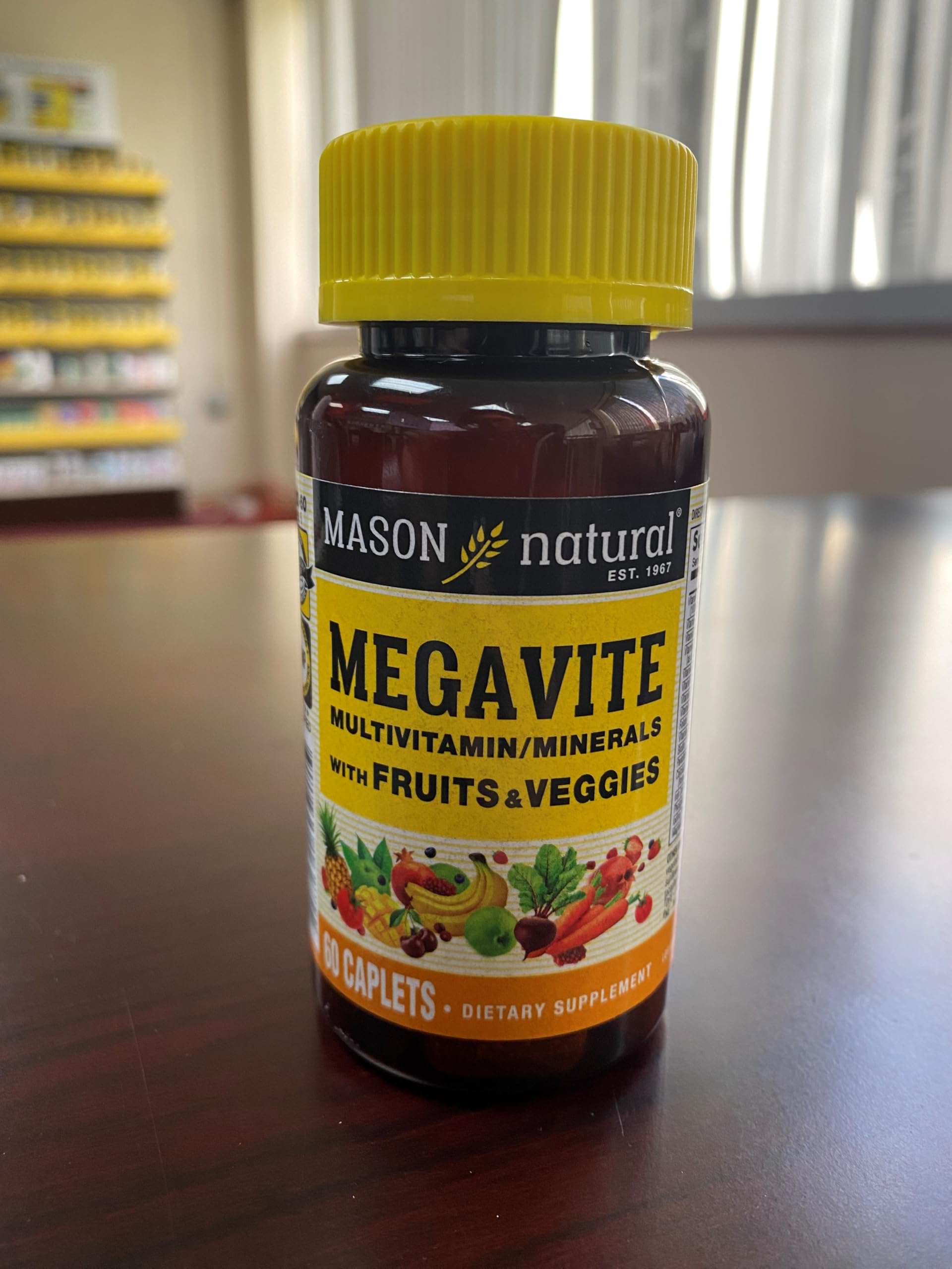 Botella de vitaminas Megavite en tienda