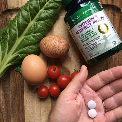 Women's Perfect Multi presentado con alimentos saludables