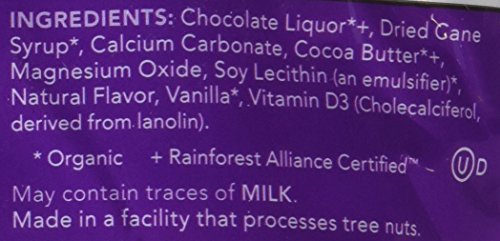 Piezas de chocolate oscuro Adora en empaque