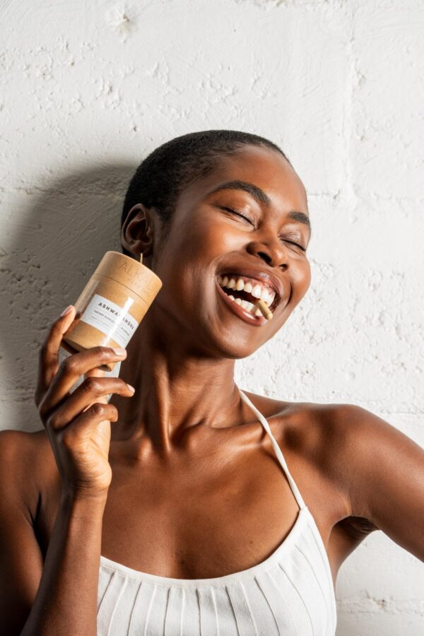 Ashwagandha cápsulas naturales para bienestar y soporte stress