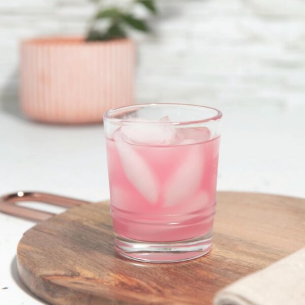 Polvo mezclado en vaso