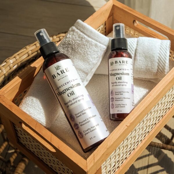 Aplicacion del aceite de magnesio en spray Bare Botanics