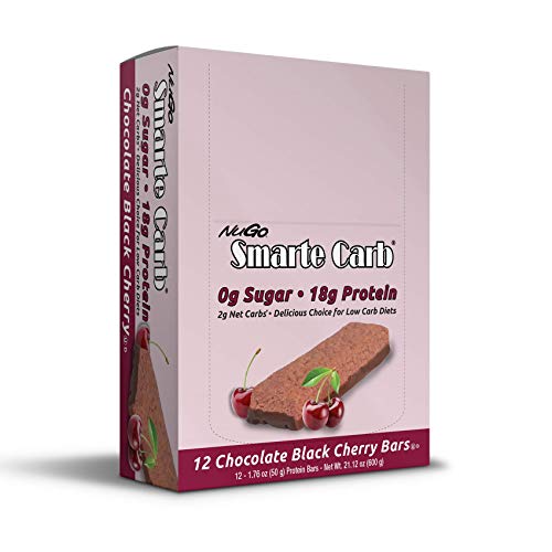 Barra NuGo sabor chocolate y cereza negra en primer plano