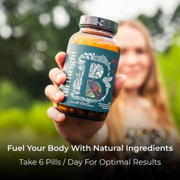 Cápsulas y mezcla herbal en caja