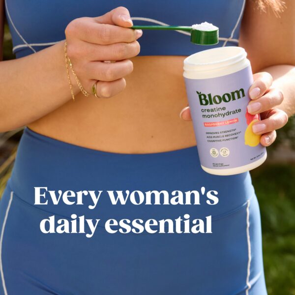 Polvo de creatina monohidrato en cucharón