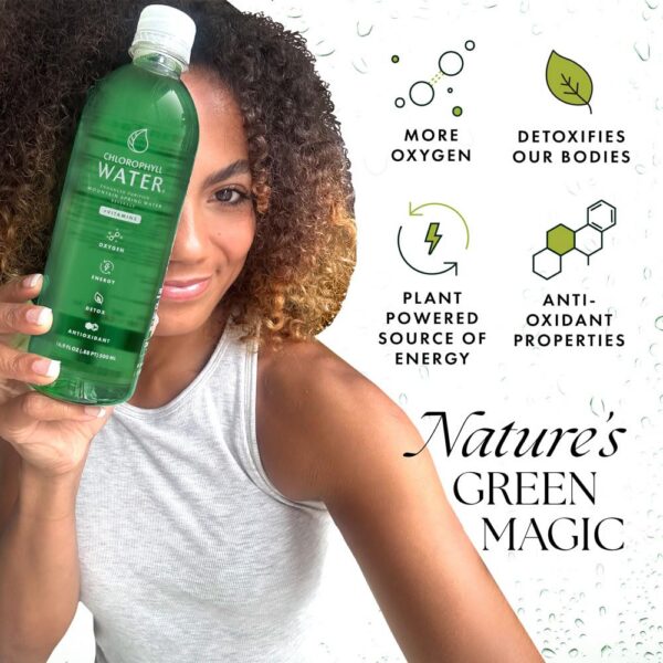 Botella agua de clorofila con vitaminas antioxidantes