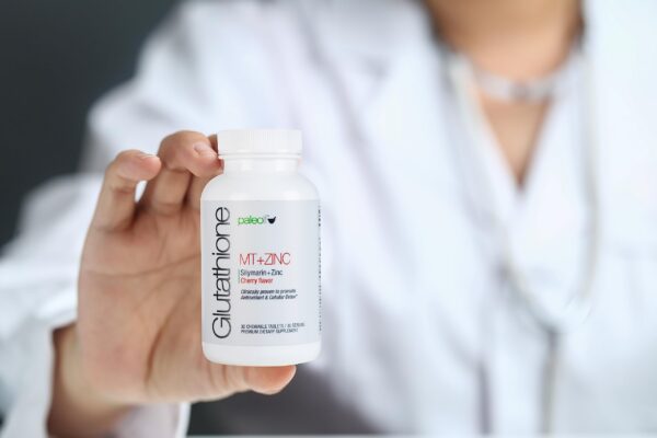 Botella PaleoLife suplemento glutatión zinc cardo mariano.