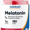 Version 1.0.0 Botella de 180 gomitas de melatonina Nutricost sabor fresa