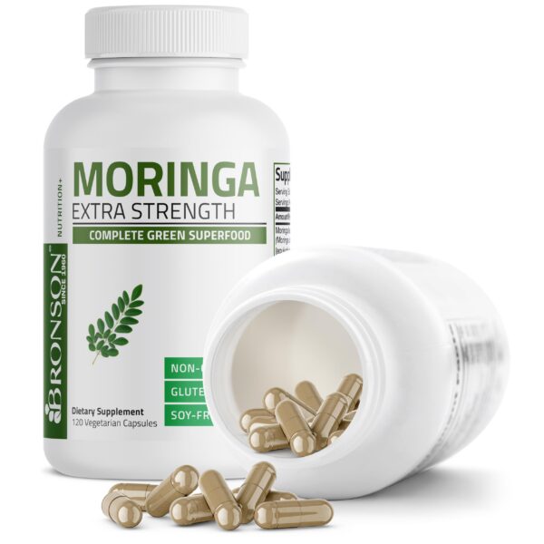 Hojas de moringa y polvo