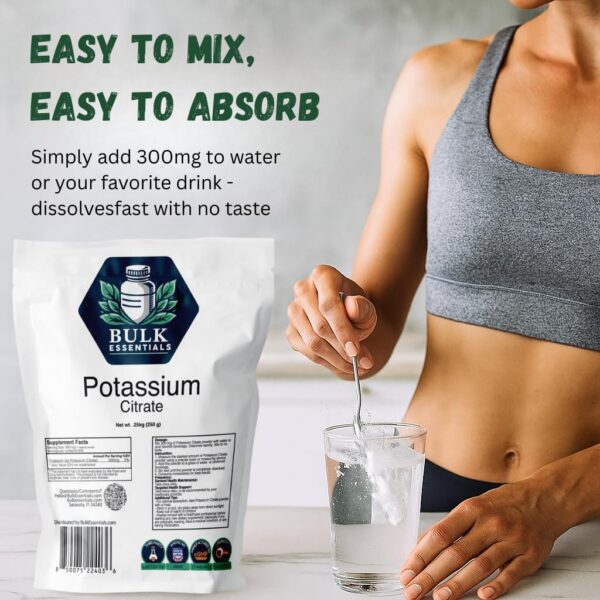 Cucharada disolviendo Citrato de potasio Bulk Essentials