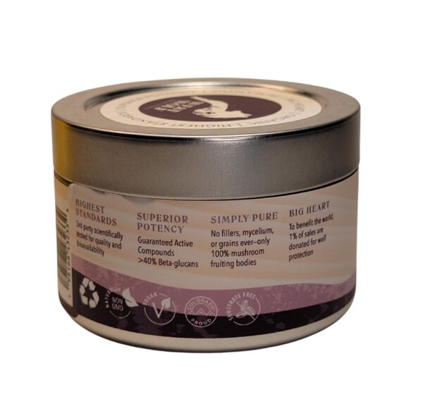 Cápsulas en mano producto West Wolf hongo Cola de Pavo