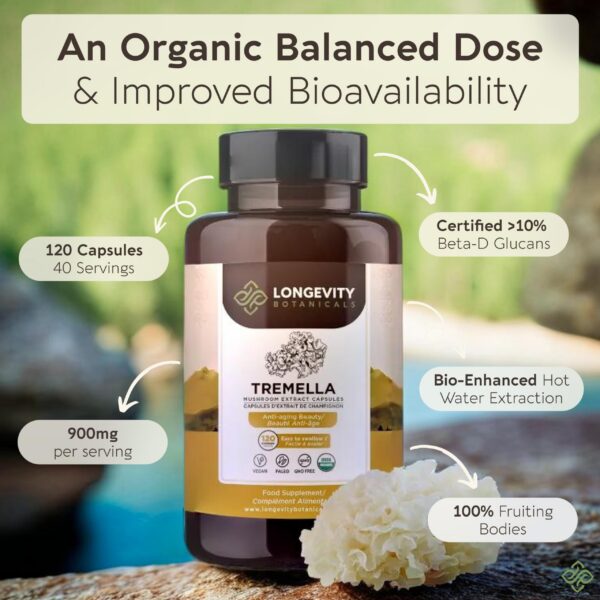 Cápsulas extracto hongo Tremella apiladas sobre fondo blanco