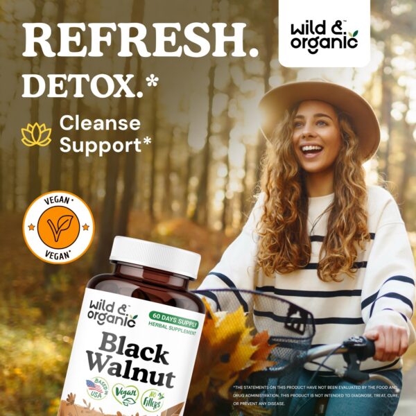 Cápsulas de polvo de cáscara de nogal negro en detalle