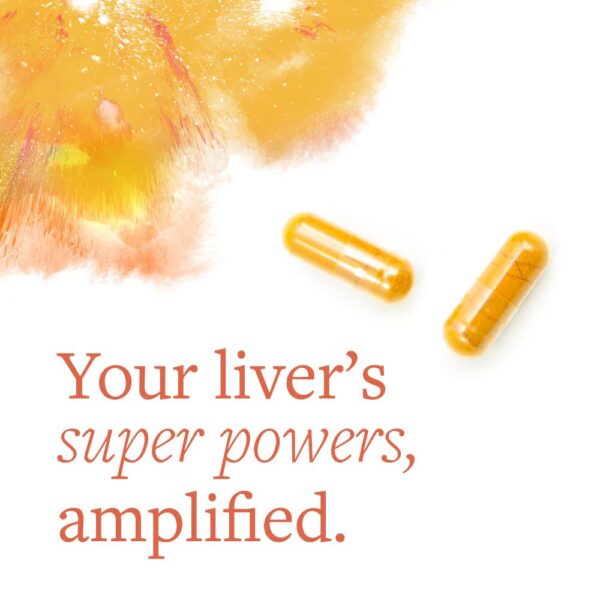 Frasco y etiqueta en una mano