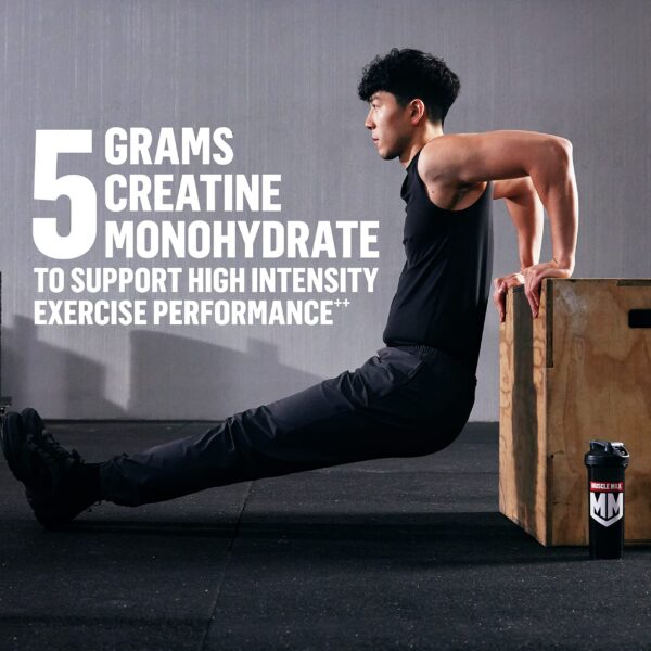 Cucharada de polvo creatina Muscle Milk para ejercicios intensos