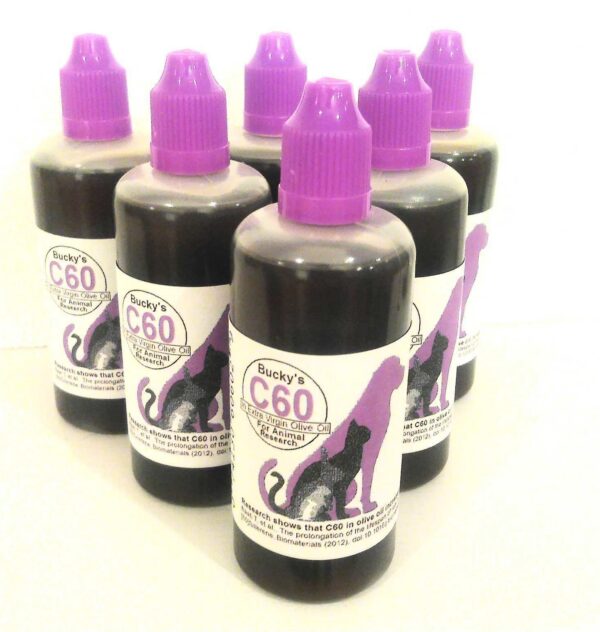 Detalle botella aceite de oliva carbono 60 Bucky's 100ml
