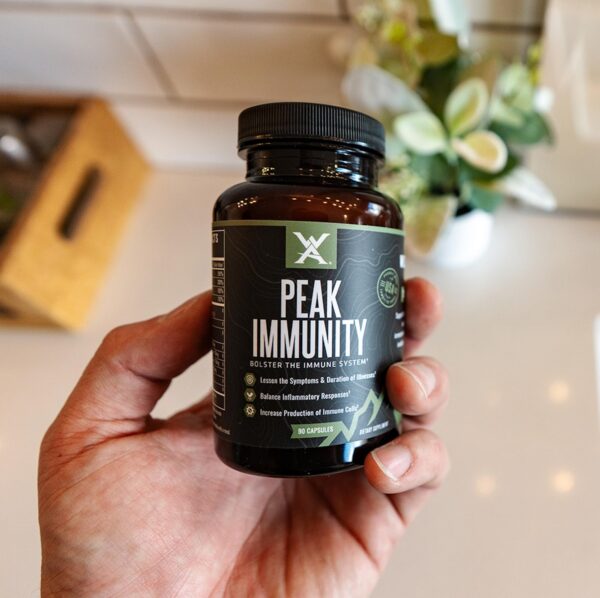 Detalle cápsulas Peak Immunity para apoyo inmunológico