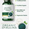 Detalle de etiqueta orgánica y no GMO Carlyle spirulina