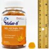 Detalle de gomitas Melat-8 melatonina sabor natural cereza naranja