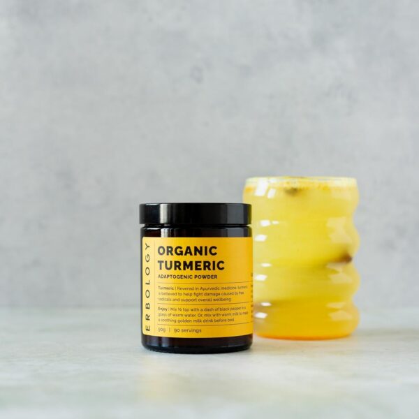 Detalle polvo cúrcuma orgánica Erbology color naranja brillante