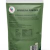 Detalle del polvo puro de espirulina para smoothies