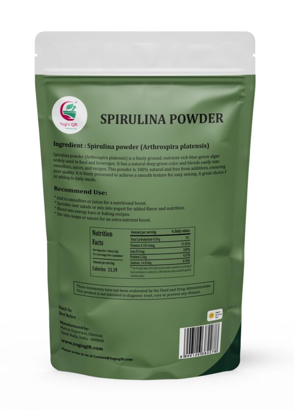 Detalle del polvo puro de espirulina para smoothies