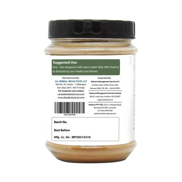 Detalle del polvo de zarzaparrilla natural para purificación de sangre