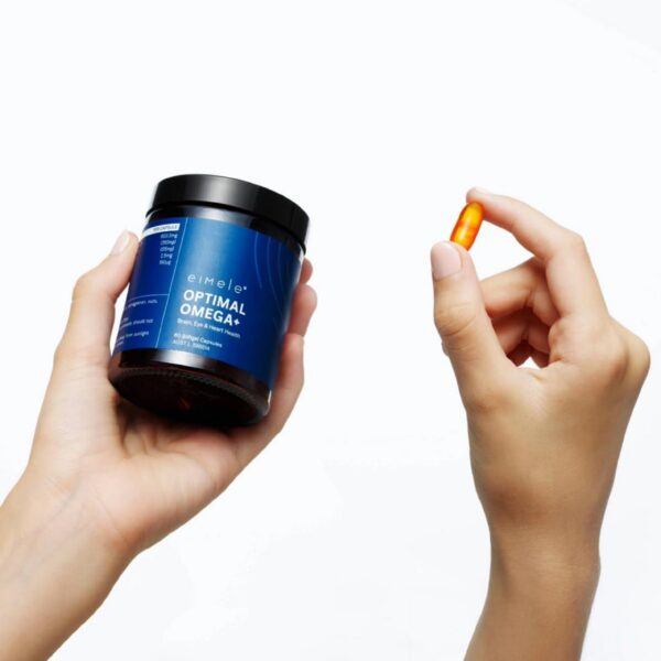 Envase de Omega+ en fondo blanco
