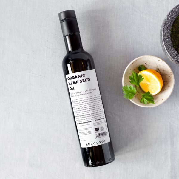 Detalle de etiqueta con información del cáñamo