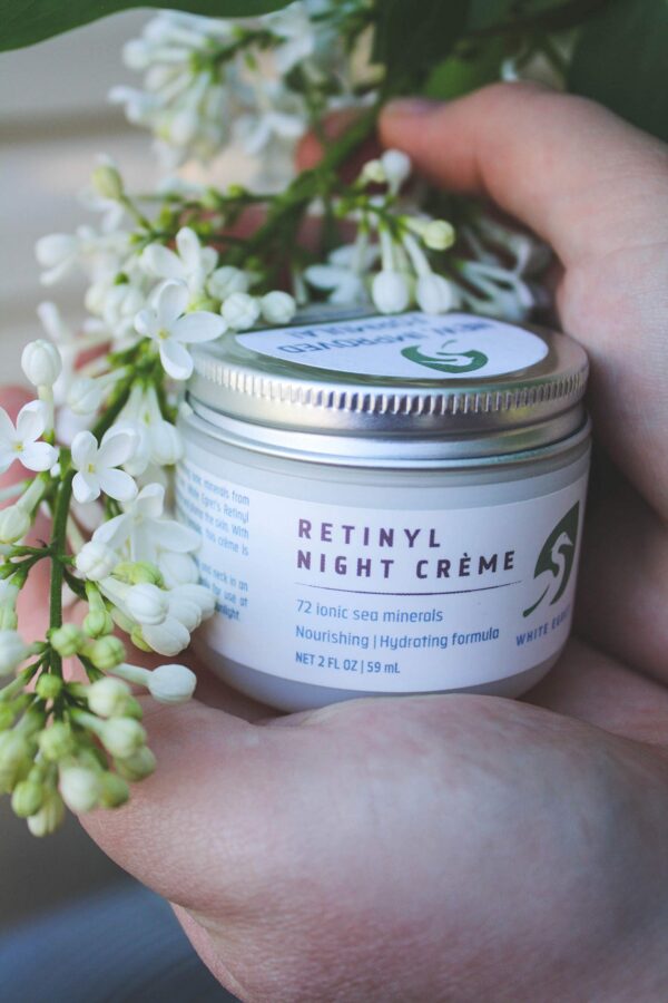 Etiqueta frontal crema hidratante White Egret con retinol