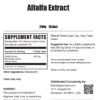Extracto de alfalfa en polvo BulkSupplements junto a cuchara