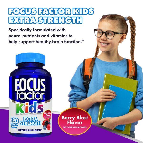 Focus Factor masticables para niños tabletas en mano