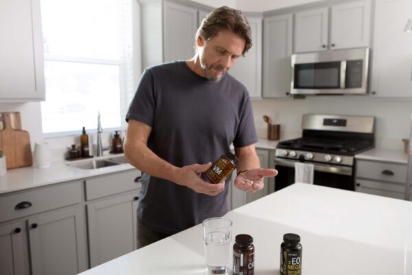 Frasco de doTERRA MicroPlex VMz mostrando cápsulas