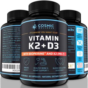 Frasco de suplemento Vitamina K2 D3 Cosmic Wellness 5000 UI