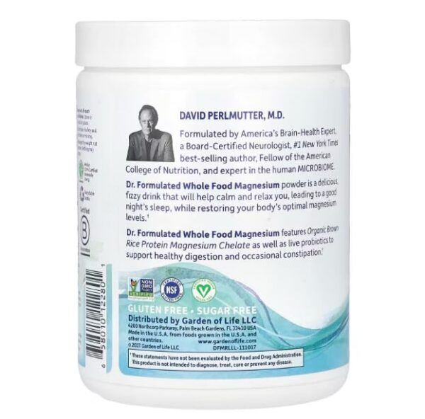 Polvo dentro del frasco con cucharada